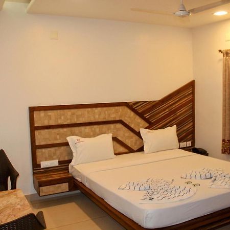 Annai In Saravana Bhavan Fine Stay And Restaurant Vailankanni Eksteriør bilde