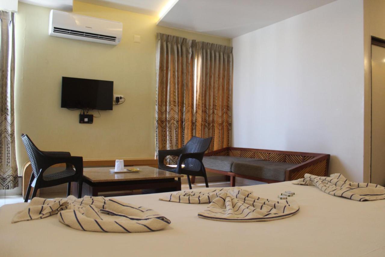 Annai In Saravana Bhavan Fine Stay And Restaurant Vailankanni Eksteriør bilde