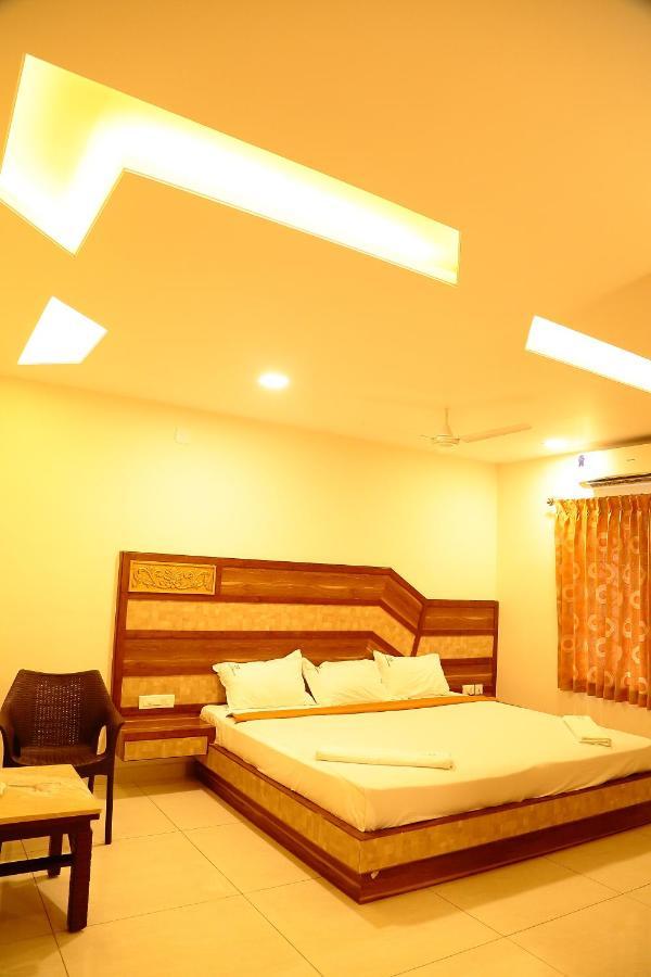 Annai In Saravana Bhavan Fine Stay And Restaurant Vailankanni Eksteriør bilde